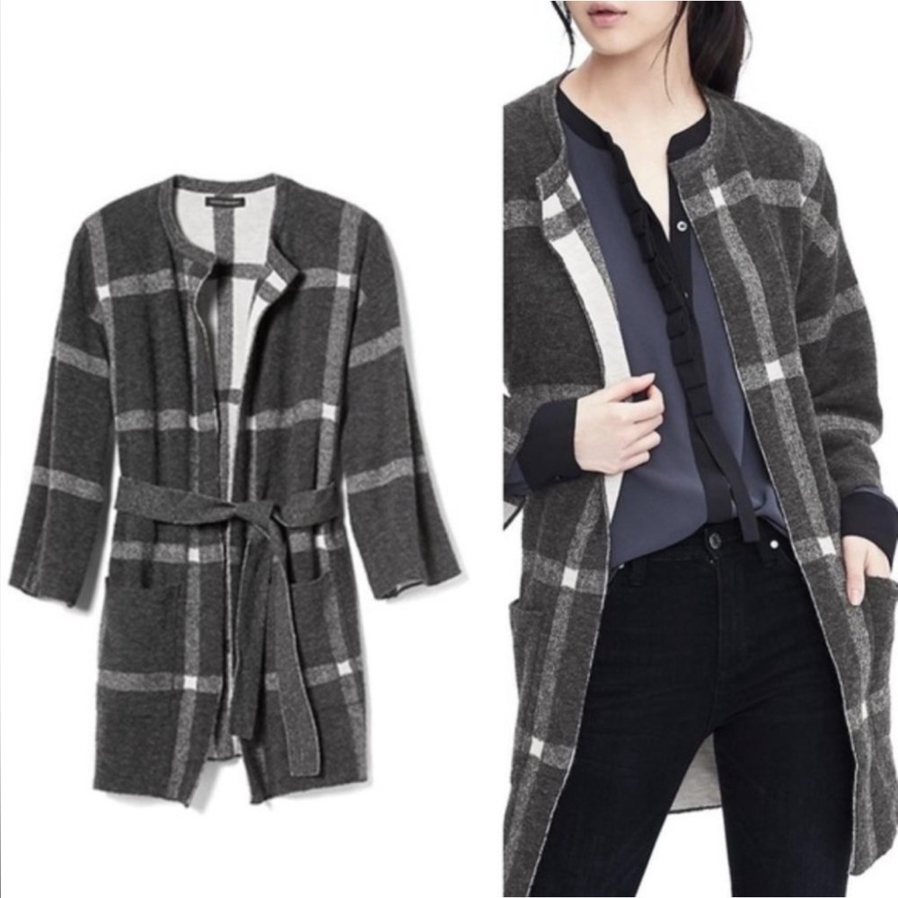 Banana Republic Woman’s Wool Blend Grey Windowpane Cardigan Size Small